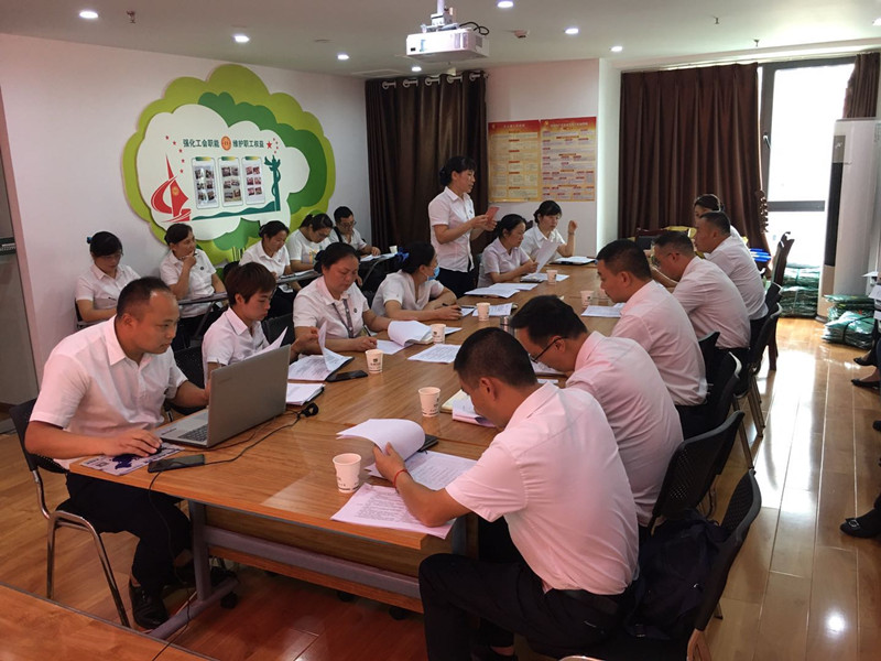 抗洪搶險，我們爭分奪秒！